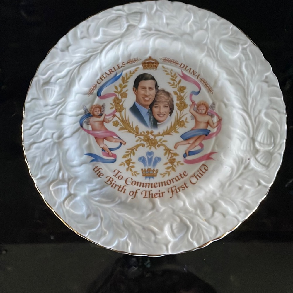 Queen’s Fine Bone China Charles & Diana Commemorative Plate!
